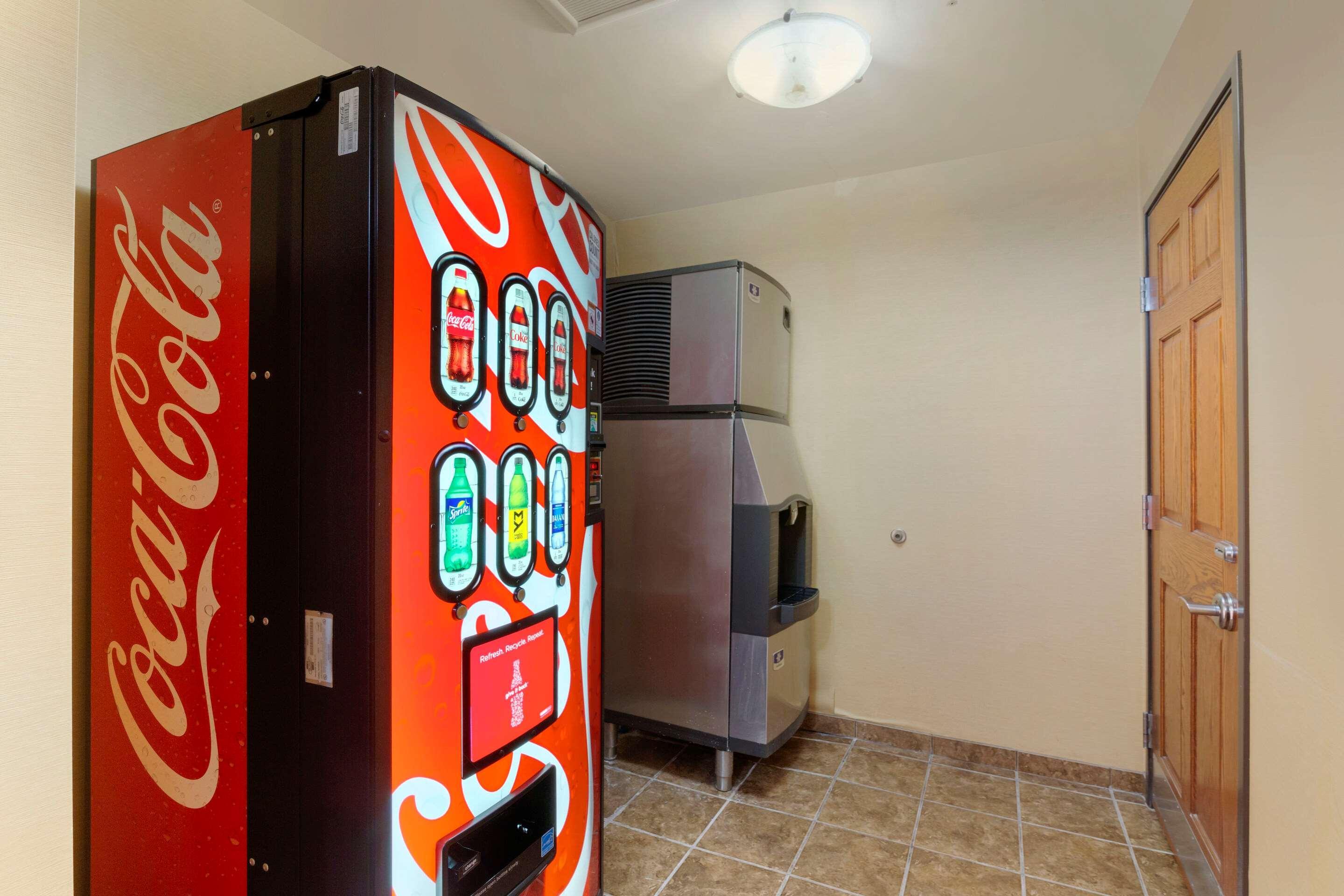 Sonesta Essential Minot Hotel Екстериор снимка