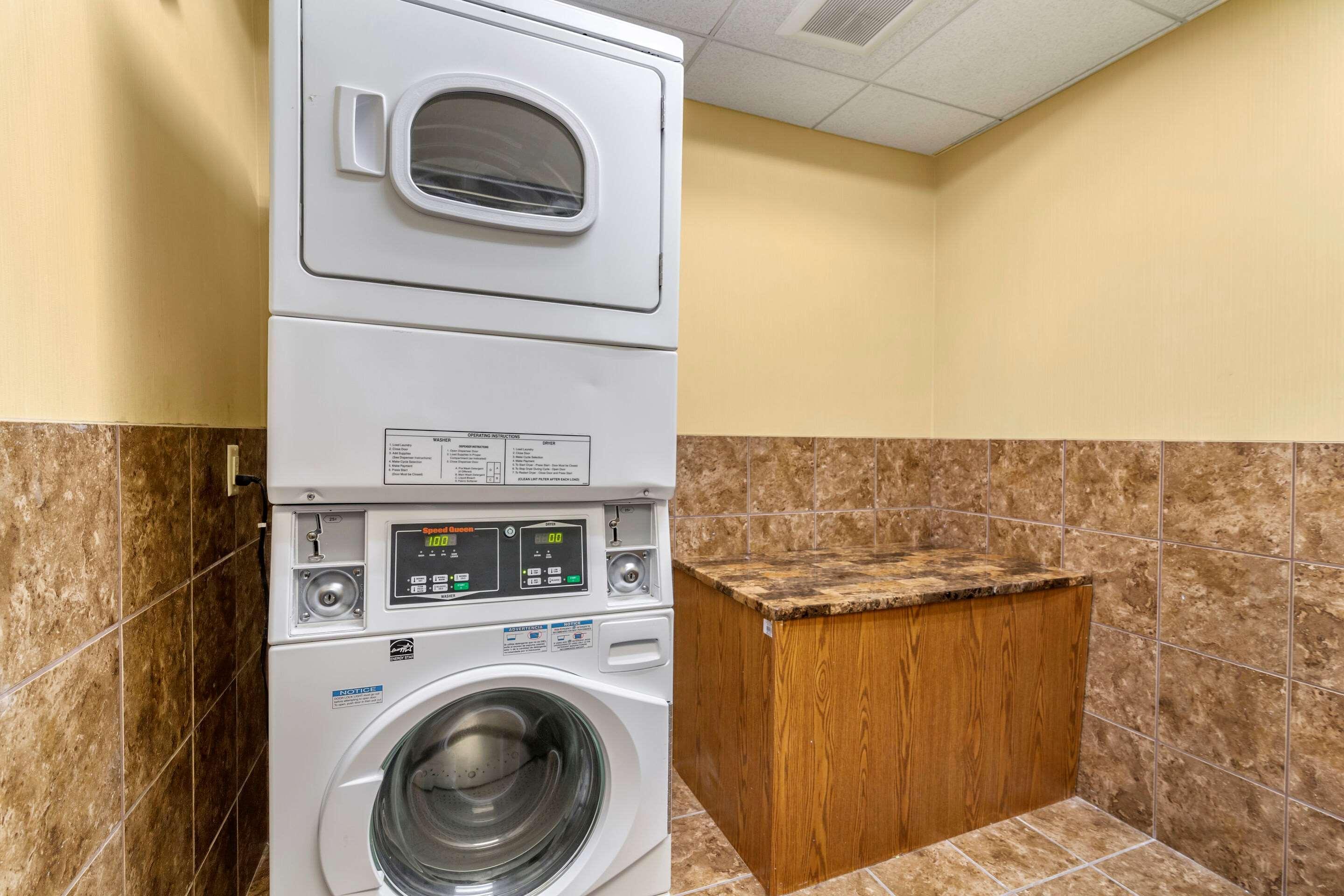 Sonesta Essential Minot Hotel Екстериор снимка